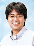 教授 折戸 謙介