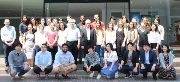 浅利昌男学長とオハイオ州立大学生達、及び参加した麻布大学生の集合写真 (Group phot with President ASARI Masao.)