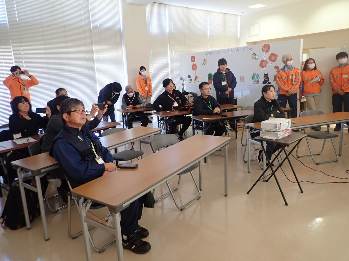 環境科学科の学生さんが相模三川公園でワークショップ