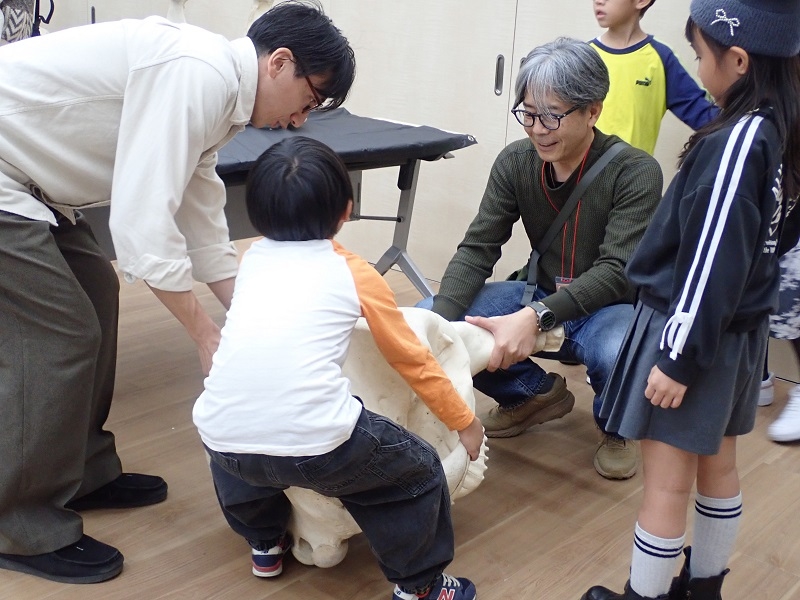 「手で見るいのち」イベントに麻布大学が参加