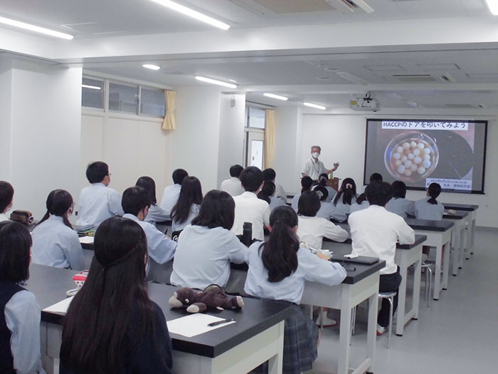 食品生命科学科三宅教授が県立相原高校で出張講義