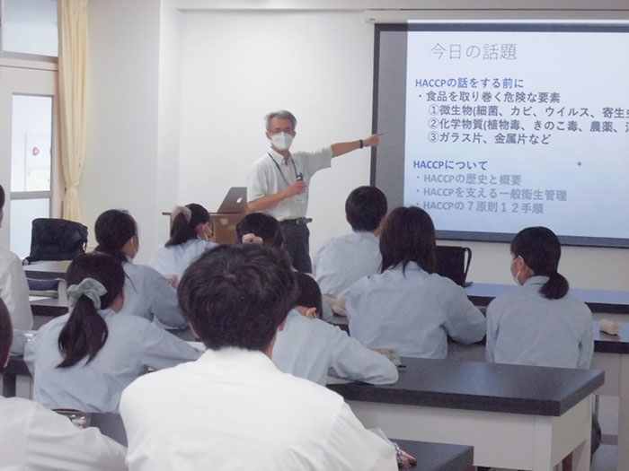 食品生命科学科三宅教授が県立相原高校で出張講義