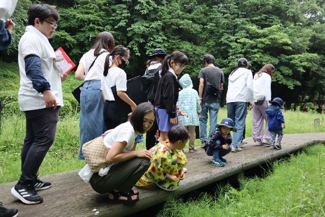 麻布大学環境科学科の学生が道保川公園の環境学習イベントに協力