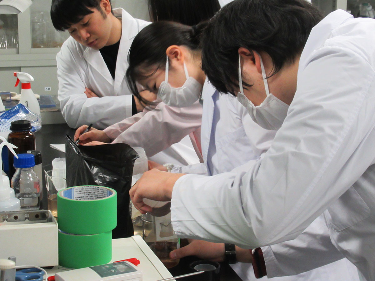 明星高等学校が高大接続プログラムの一環として麻布大学に来学