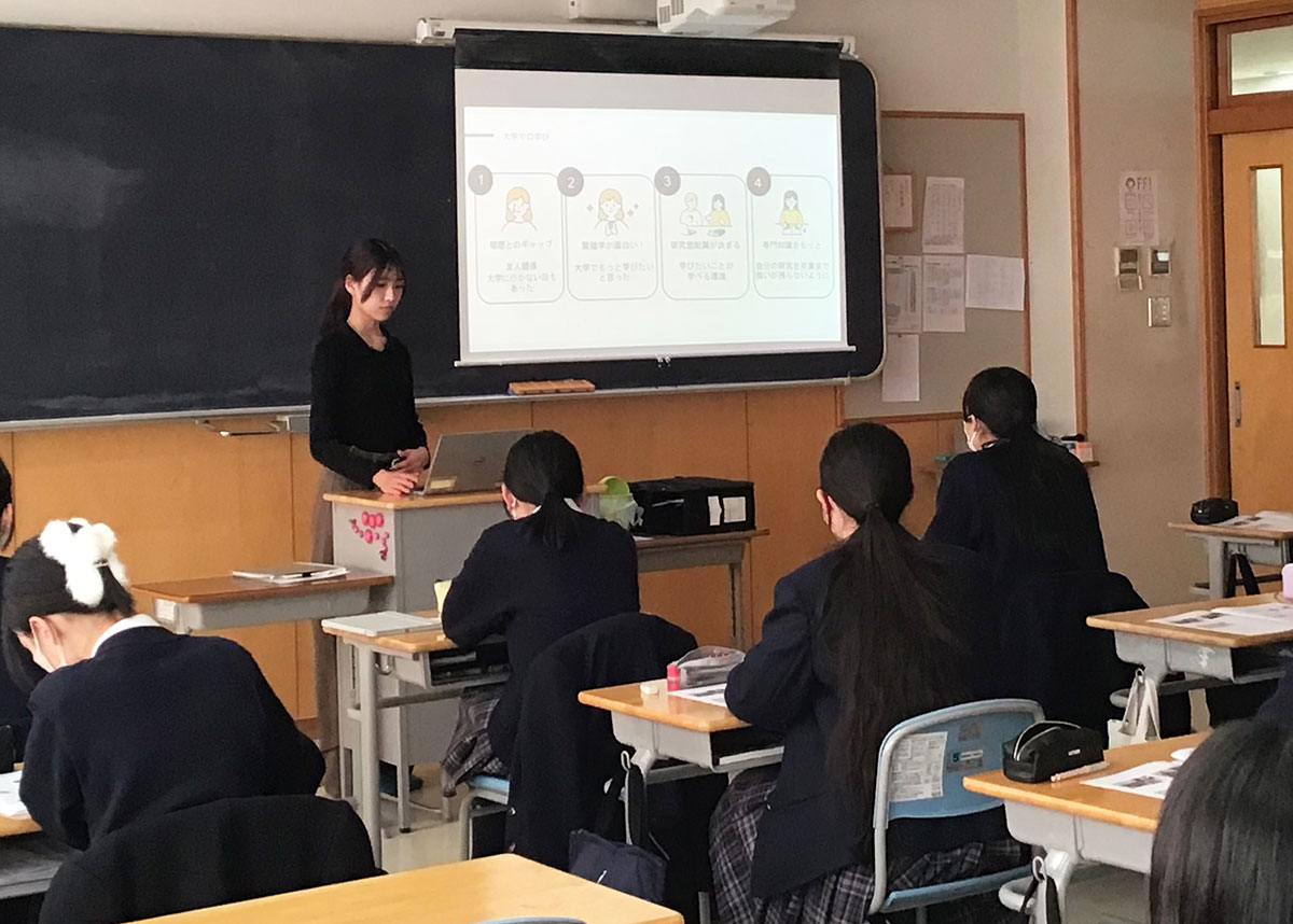 相模女子大学高等部で麻布大学女子学生が講演会