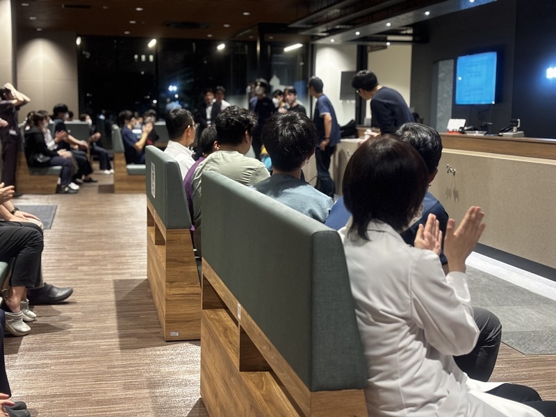 講習総評風景