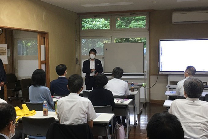 島根県高校校長会研修にて麻布大学の紹介