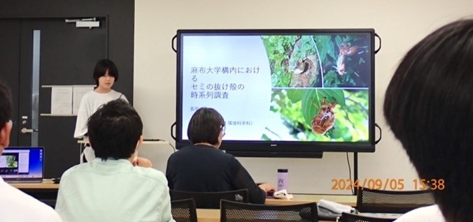 生物季節観測活動報告会で環境科学科の学生が発表
