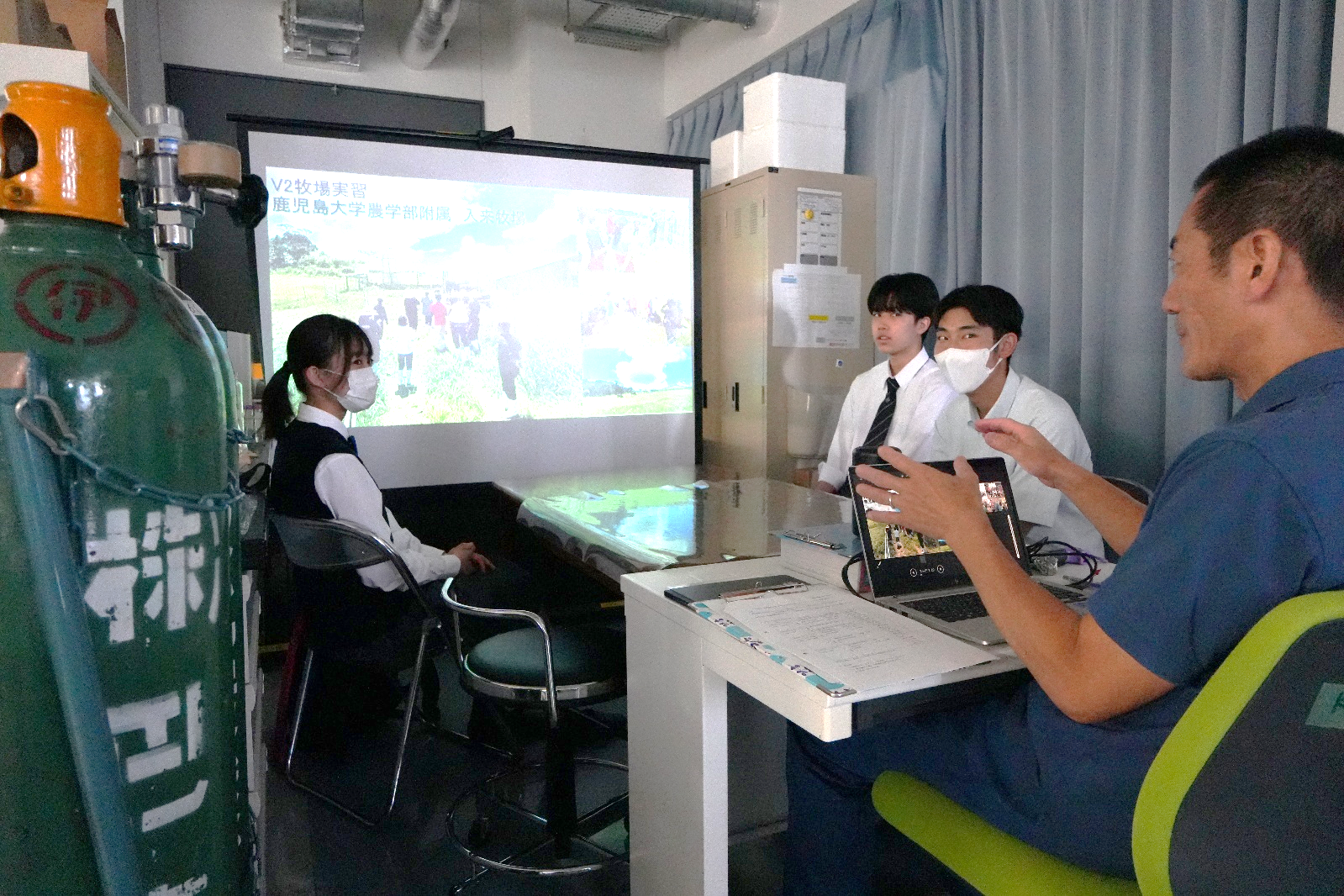 桐蔭学園の生徒が麻布大学の研究室を訪問